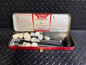 lot 148 image: Gunslick Rifle Cleaning Kit No. 477 - Vintage Red Tin Cleaning Set