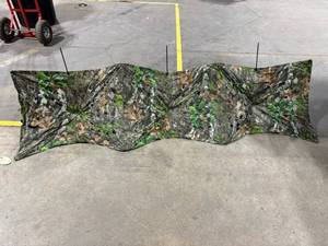 lot 159 image: Camouflage Ground Blind Fabric with Stakes - Hunting Hide