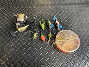 lot 177 image: Gold Spinning Fishing Reel with Assorted Frog Lures & Round Tackle Box