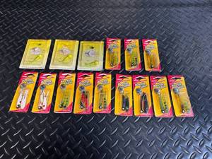 lot 178 image: Johnson Beetle Spin Lures - Blister Pack Assorted Colors