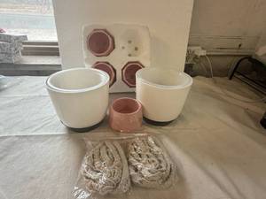 lot 3 image: 2x 2pk Macramae Hanging Plastic Pots & 4 Ceramic Pots