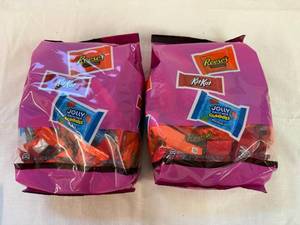 lot 324 image: MM. 2x Party Size Mix of Reeses, KitKat & Jolly Rancher Gummie Minis