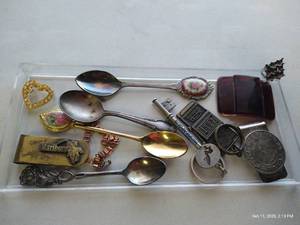 lot 12 image: Vintage Money Clips, Spoons & Keychains