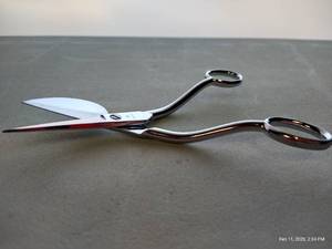 lot 26 image: Mundial 585 Italy Duckbill Embroidery Scissors