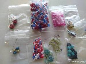 lot 31 image: Holiday & Themed Beads