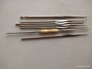 lot 59 image: TINY Vintage Crochet Hooks