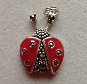 lot 61 image: 925 Lady Bug Charm