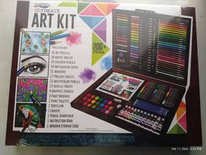 lot 85 image: New Art Set