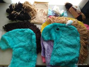 lot 104 image: Vintage Childrens Stick Horse Making Kit & Western Transfers