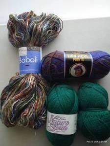 lot 117 image: Wool & Wool Blend Skeins of Yarn