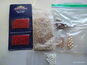 lot 185 image: Pearls & Tiny Glass Beads