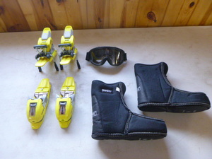 lot 14 image: Down Hill Ski Items