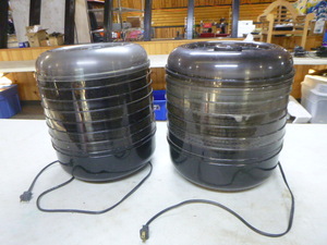 lot 33 image: 2 Ronco Electric Food Dehydrators