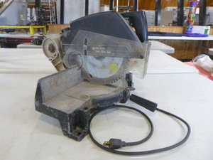 lot 69 image: Black & Decker Power Miter Saw
