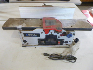 lot 72 image: Delta Shop Master 6 Variable Speed Bench Jointer