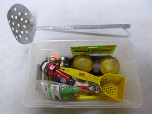 lot 102 image: Fishing Items