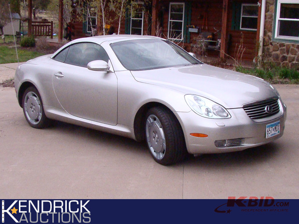 lot 1 image: 2005 Lexus SC430 Hard-Top Convertible