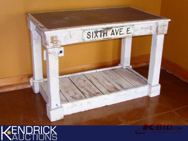 lot 24 image: Rustic Country Table