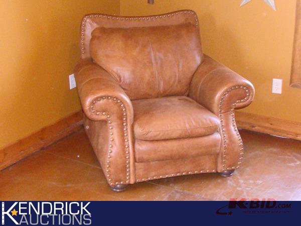 lot 31 image: High End Alaria Tan Soft Leather Chair