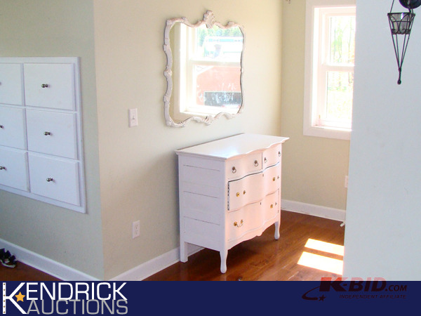 lot 39 image: Antique Dresser Mirror