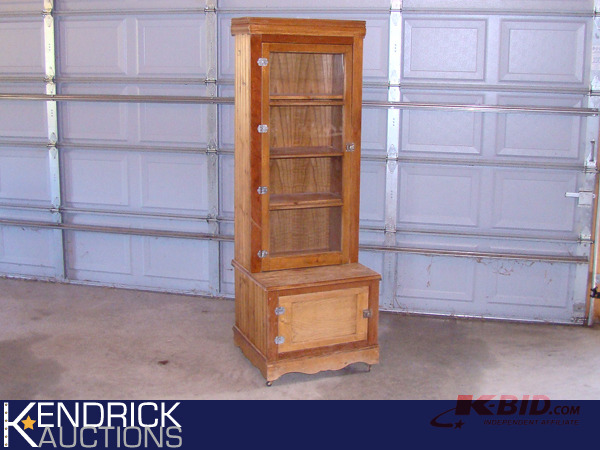 lot 42 image: Antique Pine Hutch
