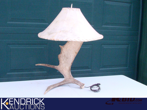 lot 44 image: High End Moose Horn Lamp
