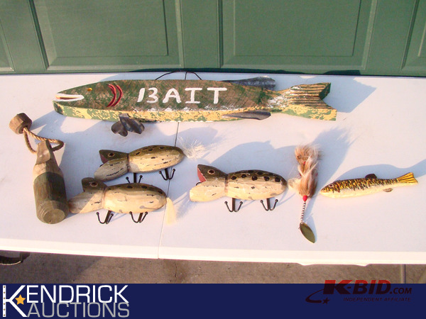 lot 81 image: Lot of Antique Wood, and Antique Looking Fishing Decor