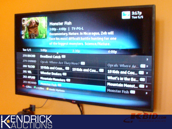 lot 90 image: New Mint LG 55 Flat Screen 1080p LED Smart TV
