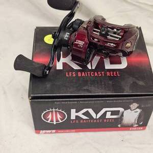 lot 28 image: Lews KVD LFS, New in Box KVDIXH Baitcasting Reel