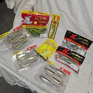 lot 62 image: Strike King, Big Bite