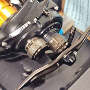 lot 44 image: Lews Pro SP, PSP1XH, New in Box Spinning Reel