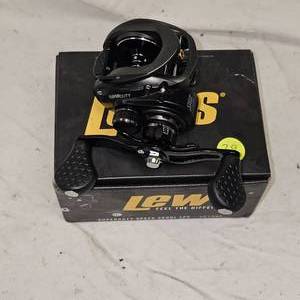 lot 39 image: Lews Superdart 4 AD1XHF, New In Box, Baitcasting Reel