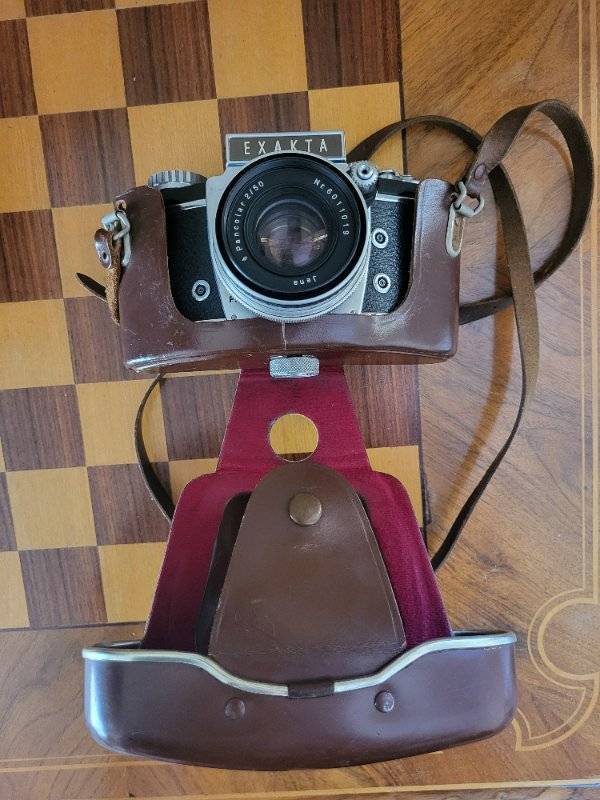 Exakta Varex IIb 35mm SLR - 50mm Lens - Made in Germany - Leather 