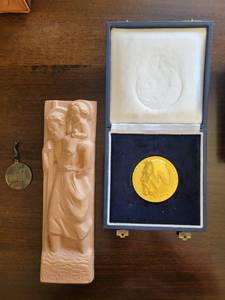 Hl. Christophorus Statuette & Krizik Medal & June 1993 Medallion Set in Blue Box