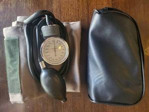 Sphygmomanometer Blood Pressure Monitor Kit with Cuff, Bulb & Case