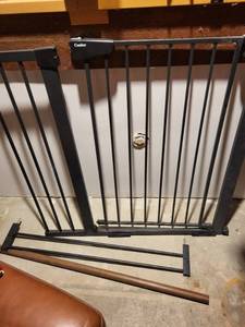 Cumbor Baby Gate - Black Metal Safety Gate for Doorways