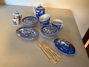 Miniature Blue Willow Child Tea Set Lot Porcelain Plates Teapot Cups