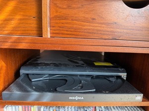 Insignia Compact Disc Player Black Single Disc Tray Load Used