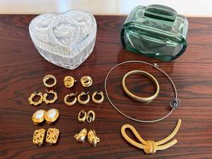 Vintage Costume Jewelry & Art Glass Boxes Mixed Estate Lot Gold Tone