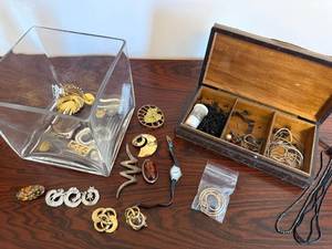 Vintage Costume Jewelry Lot Brooches Watch Pins Box Mixed Estate