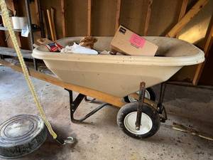 Scenic Road MFG 2-Wheel Garden Cart Wheelbarrow Poly Tub Used
