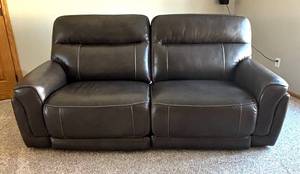 lot 6R image: UBR - Luxurious Brown Leather Recliner Sofa