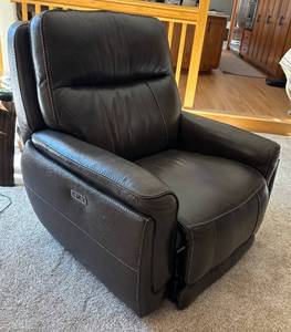 lot 8R image: LR - Dark Brown Leather Recliner
