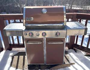 lot 9R image: O - Weber Genesis 4-Burner Gas Grill