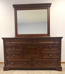 lot 14R image: LL - Aspen Richard Dresser and Mirror