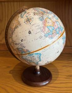 lot 35R image: LR - Replogle 9-Inch World Globe - Classic Series