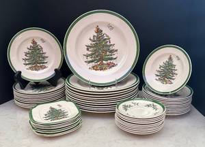lot 60R image: LR - Spode Christmas Tree Plates & Saucers