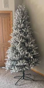 lot 85R image: UBR - Home Accents Holiday 9 ft Starry Light Frasier Fir Flocked LED Pre-Lit Tree