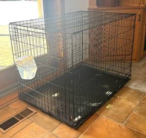 lot 108R image: LL - Pet Kennel Crate