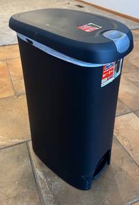 lot 110R image: LL - Hefty 12-Gallon Step-On Trash Can